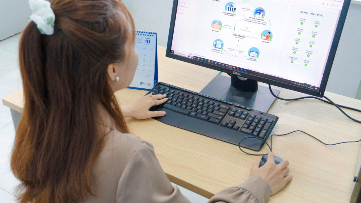 การอภิปรายเกี่ยวกับอุปสรรคใน AI และการทดลอง BCI เริ่มต้นขึ้น