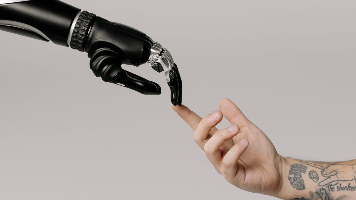 การถกเถียงเกี่ยวกับอุปสรรคใน AI และการทดลอง BCI เริ่มขึ้น
