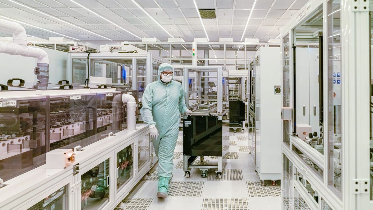 สหรัฐฯ กล่าวว่าชิ้นส่วนเครื่องมือชิปชั้นนำของ ASML อาจอยู่ในจีน แต่ ASML ยืนยันว่าไม่ใช่