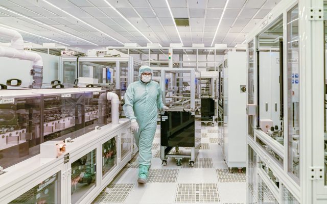 สหรัฐฯ กล่าวว่าชิ้นส่วนเครื่องมือชิปชั้นนำของ ASML อาจอยู่ในจีน แต่ ASML ยืนยันว่าไม่ใช่
