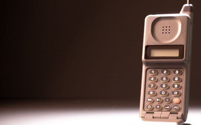 Commodore หวนคืนสู่ตลาดด้วยโทรศัพท์แบบพับได้
