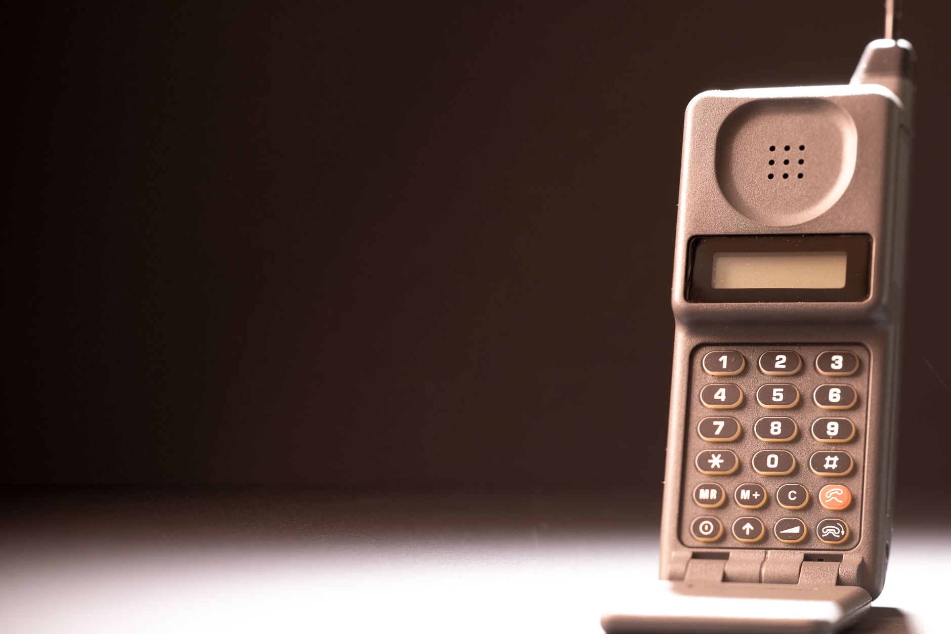 Commodore หวนคืนสู่ตลาดด้วยโทรศัพท์แบบพับได้