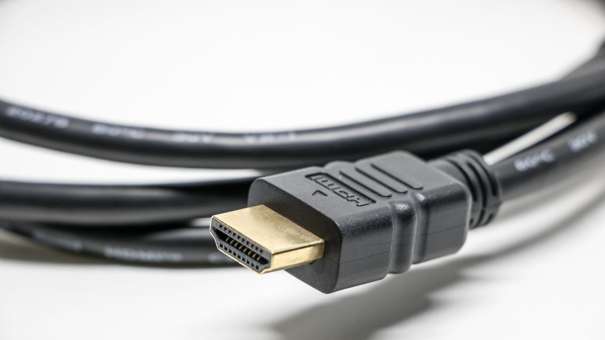HDMI 2.0 vs 2.1: ทำไมคุณไม่จำเป็นต้องอัปเกรดสำหรับการสตรีม