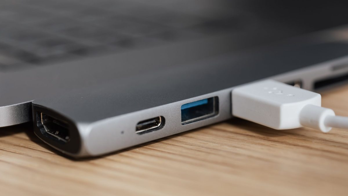 ทำไมสาย Thunderbolt 4 และ 5 ถึงมีราคาแพง