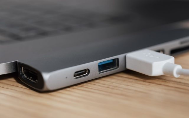 ทำไมสาย Thunderbolt 4 และ 5 ถึงมีราคาแพง