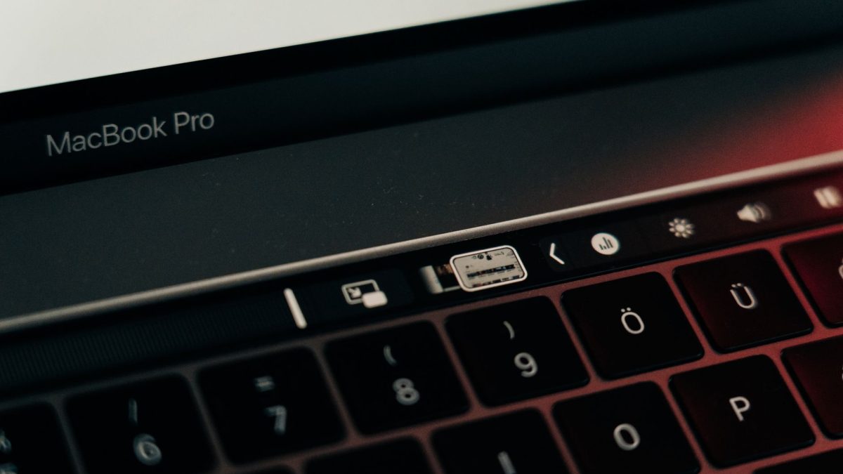 Apple เตรียมปรับดีไซน์ MacBook Pro รุ่นเริ่มต้น