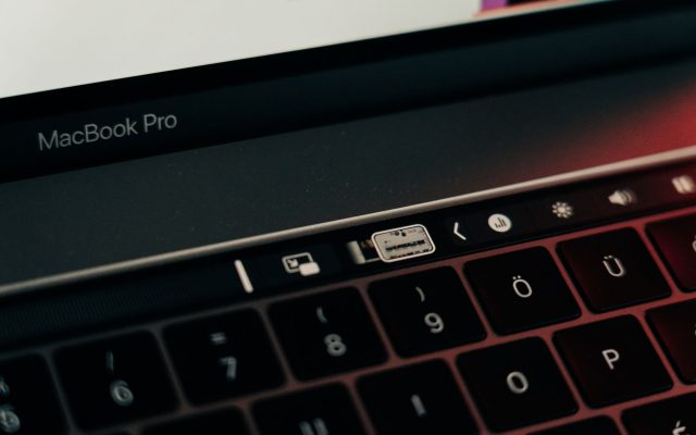 Apple เตรียมปรับดีไซน์ MacBook Pro รุ่นเริ่มต้น