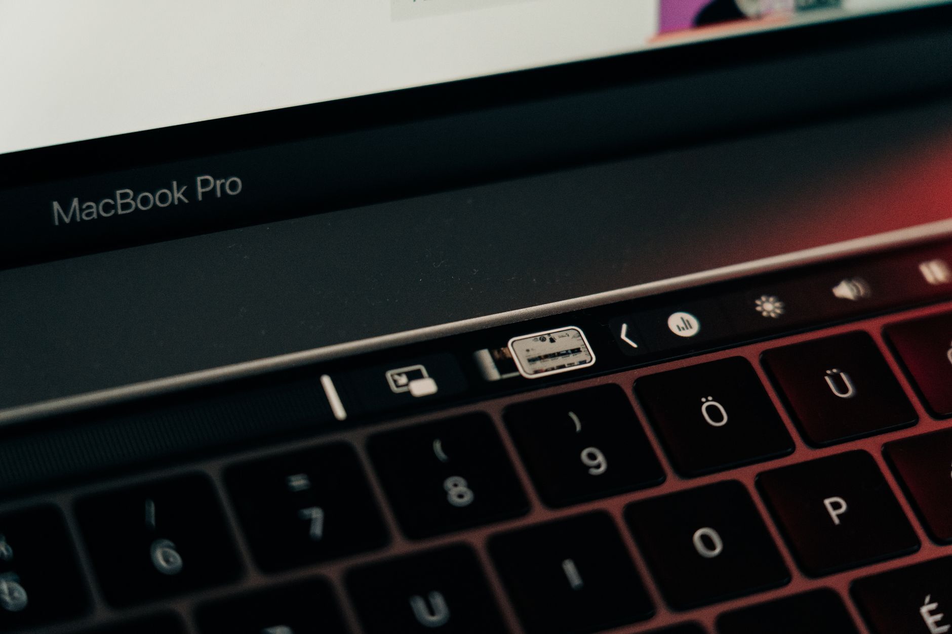 Apple เตรียมปรับดีไซน์ MacBook Pro รุ่นเริ่มต้น