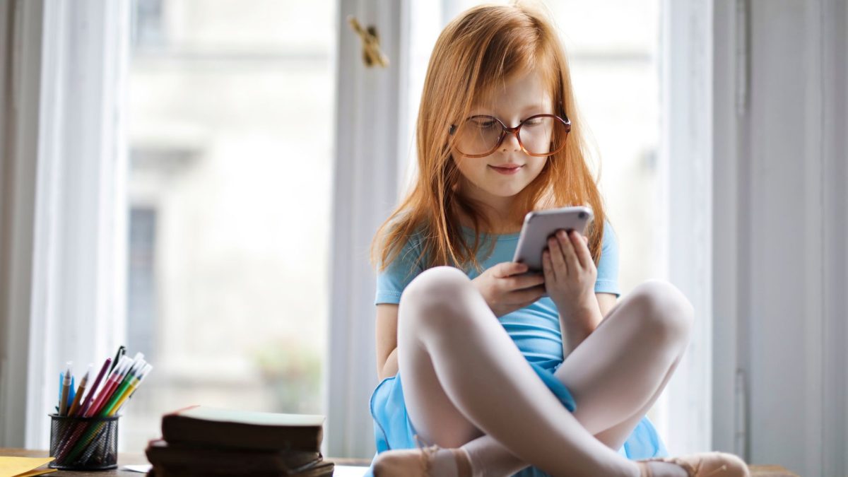 ฝรั่งเศสจะห้ามการใช้โซเชียลมีเดียสำหรับเด็กอายุต่ำกว่า 15 ปี