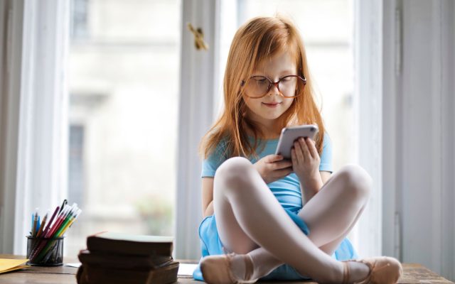 ฝรั่งเศสจะห้ามการใช้โซเชียลมีเดียสำหรับเด็กอายุต่ำกว่า 15 ปี