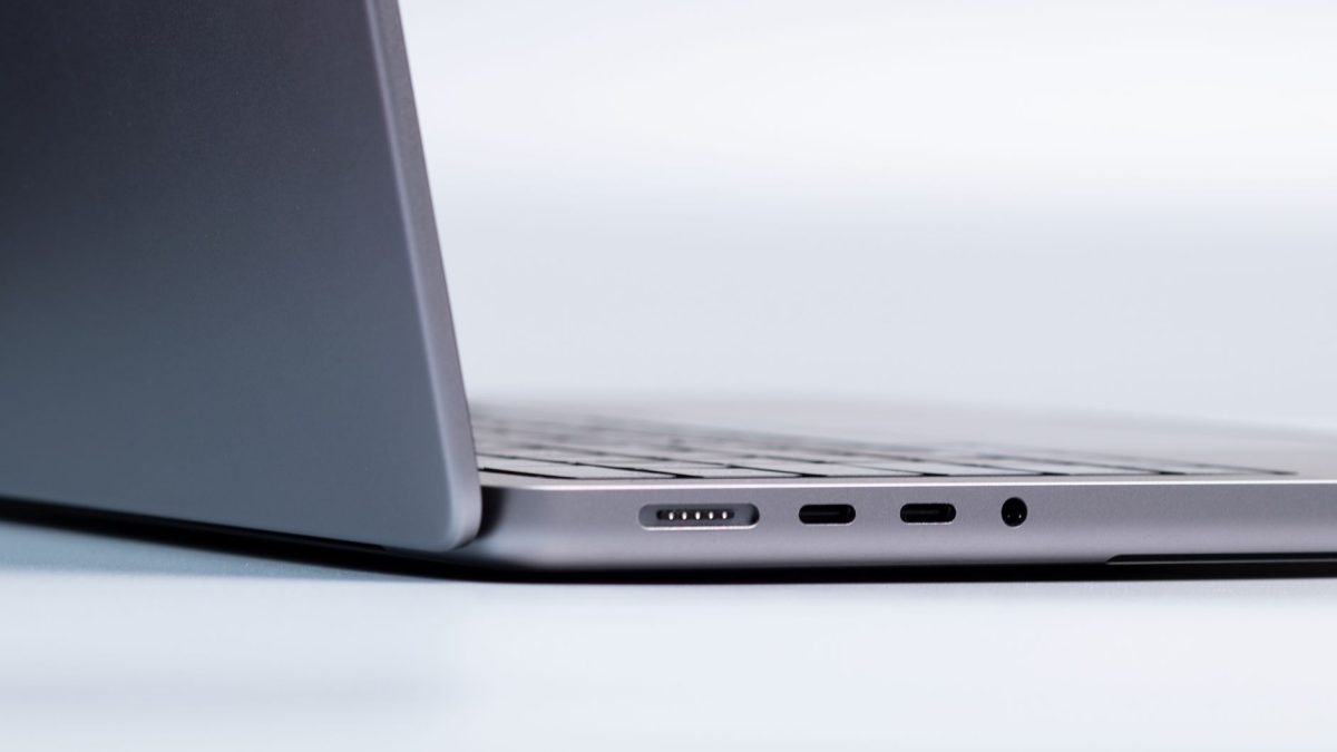 MacBook Pro รุ่นเริ่มต้นของ Apple อาจมีการออกแบบใหม่