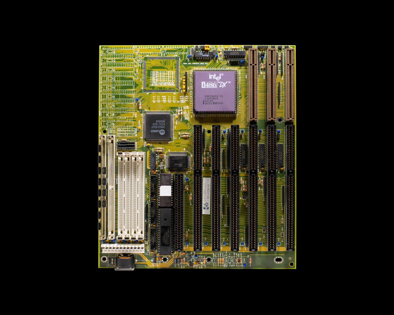 Intel กับ AMD: สงครามชิปที่ไม่มีวันจบ