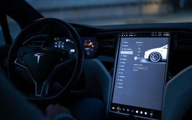 Tesla ซอฟต์แวร์บนสี่ล้อ