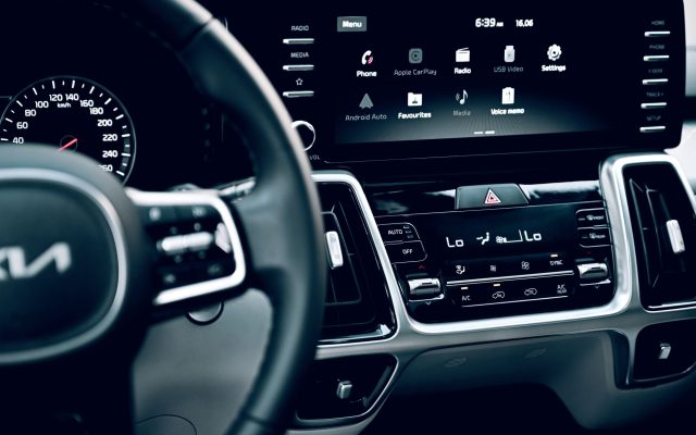 ความแตกต่างระหว่าง Android Auto และ Android Automotive