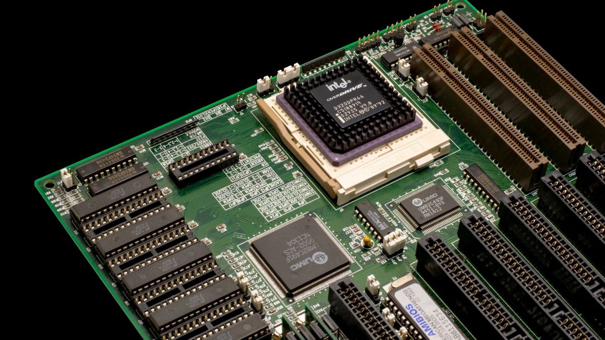 IBM เปิดตัวชิปเมนเฟรมรุ่นใหม่ รองรับการทำงานของทั้ง Arm และ Z บนคอร์เดียวกัน