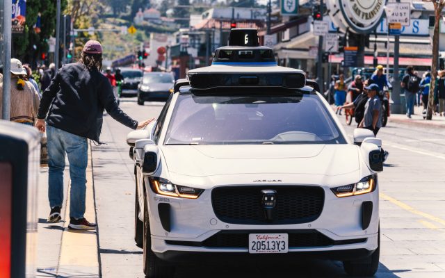 Waymo ได้รับอนุญาตให้ให้บริการรถรับส่งในซาคราเมนโตและซานดิเอโก