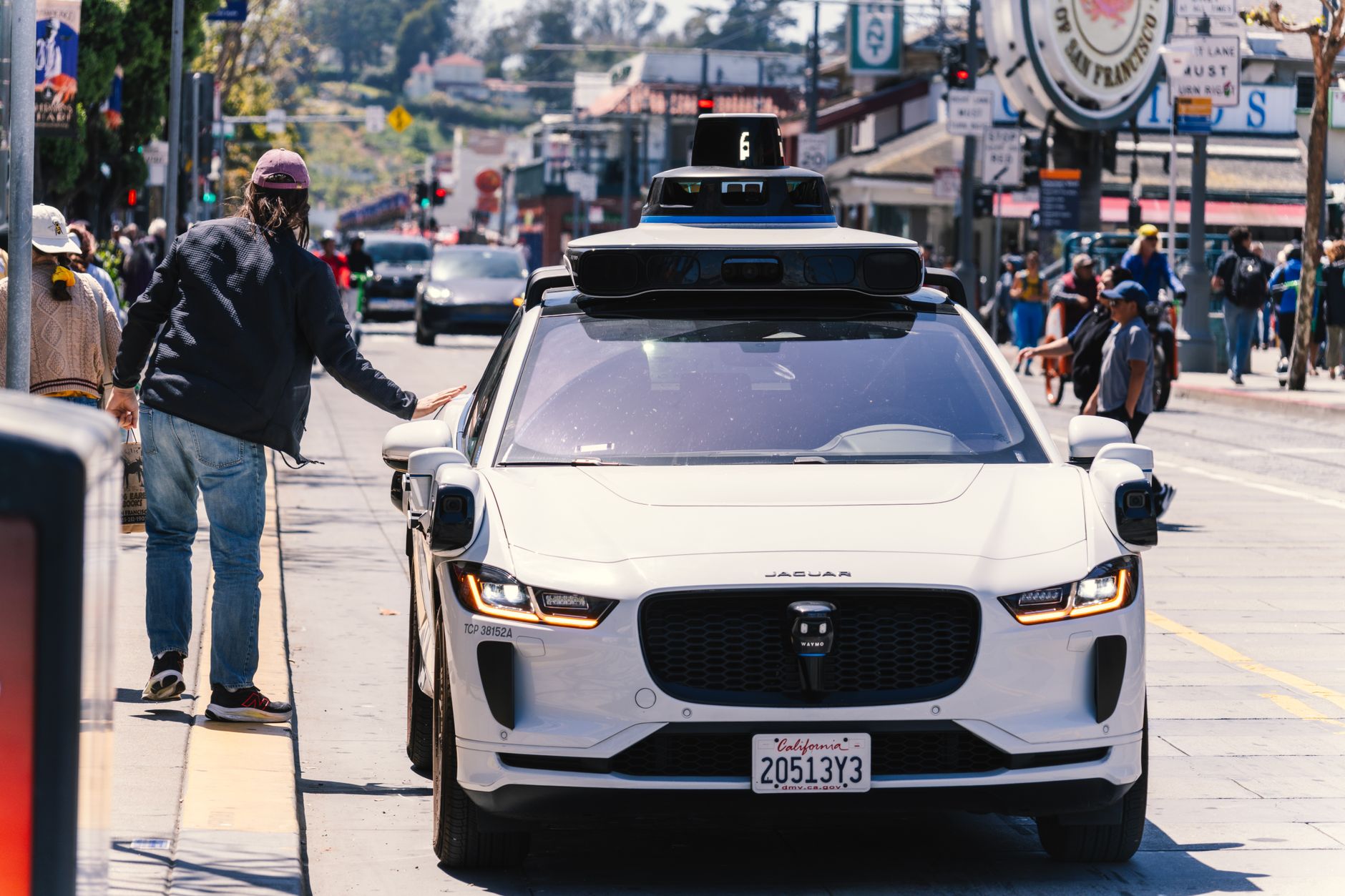 Waymo ได้รับอนุญาตให้ให้บริการรถรับส่งในซาคราเมนโตและซานดิเอโก