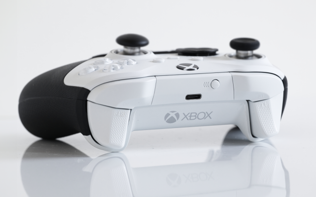 หลุดภาพ Xbox Elite Series 3 คอนโทรลเลอร์รุ่นโปรโตไทป์ พร้อมหน้าจอขนาดเล็ก