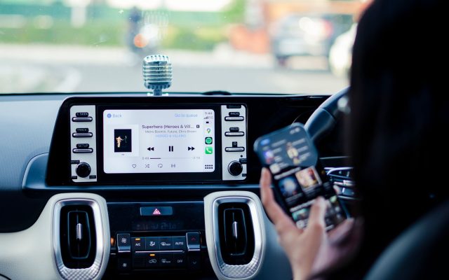 วิธีการเปลี่ยนและปรับแต่งหน้าจอ Apple CarPlay