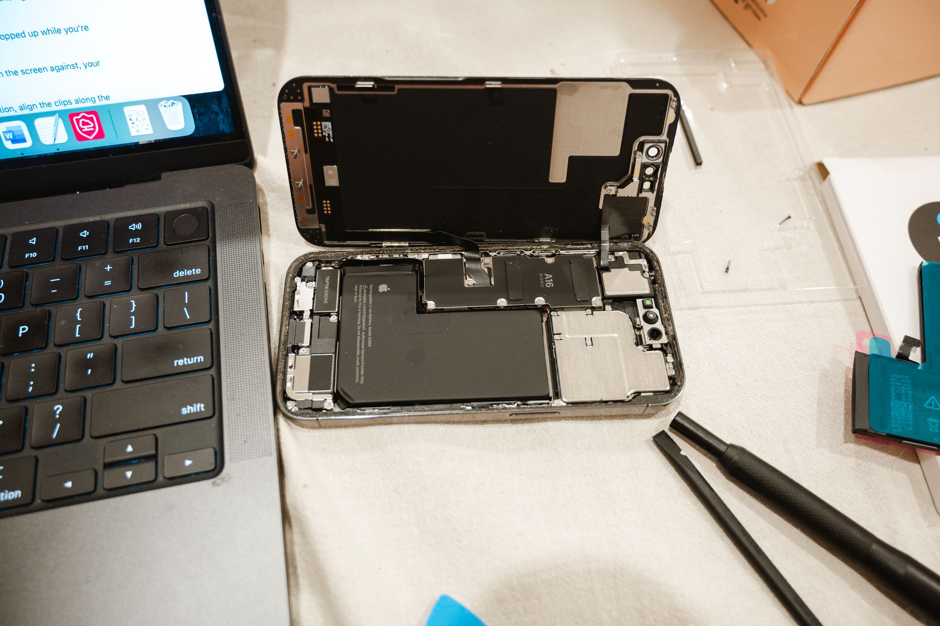สัญญาณเตือนว่าควรเปลี่ยนแบตเตอรี่ iPhone ของคุณ