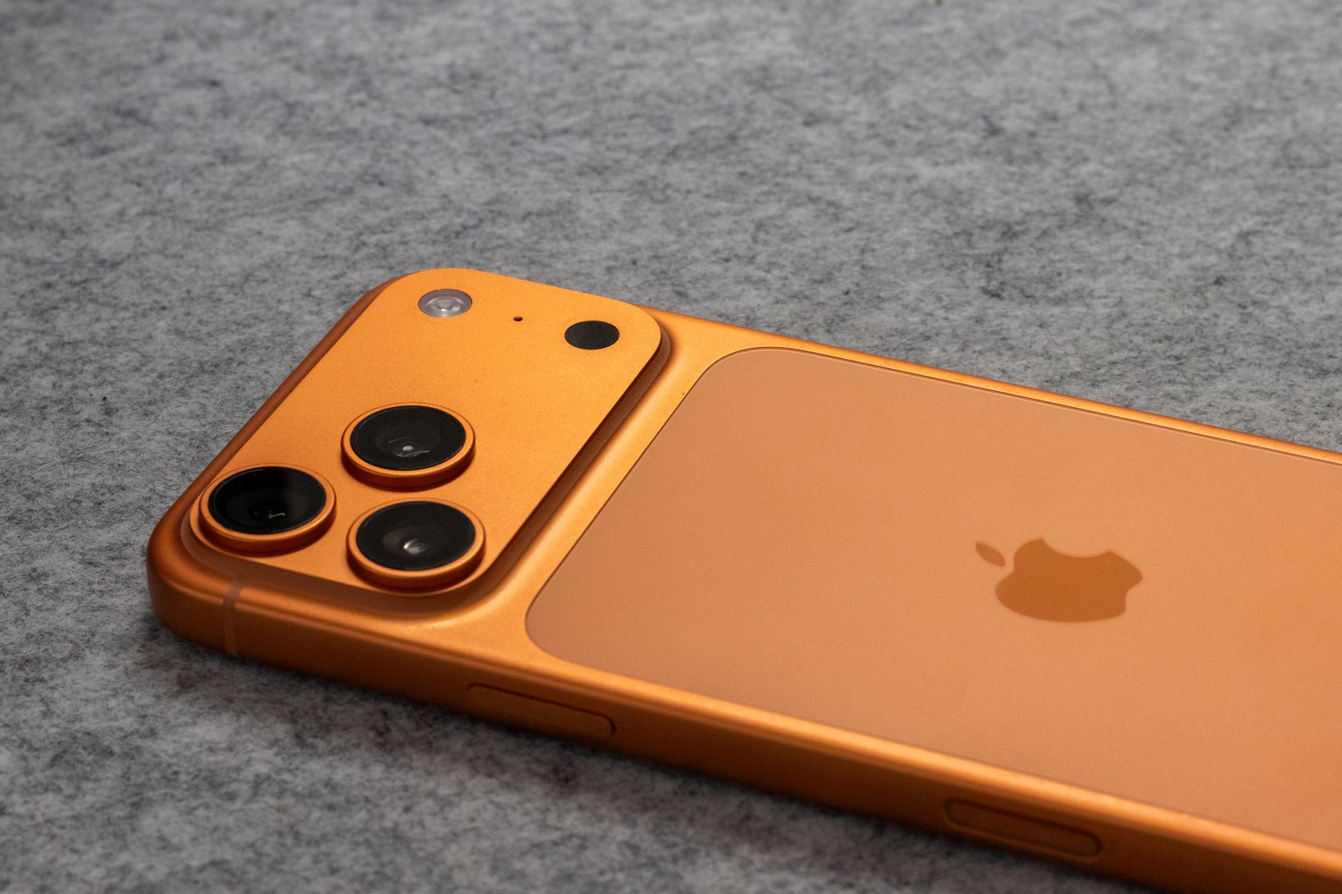เปิดตัว iPhone Duo: ความเปลี่ยนแปลงครั้งสำคัญของ Apple