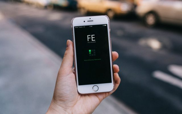 การใช้ Handoff บน iPhone: เชื่อมต่อหมายเลขเดียวกับสองโทรศัพท์
