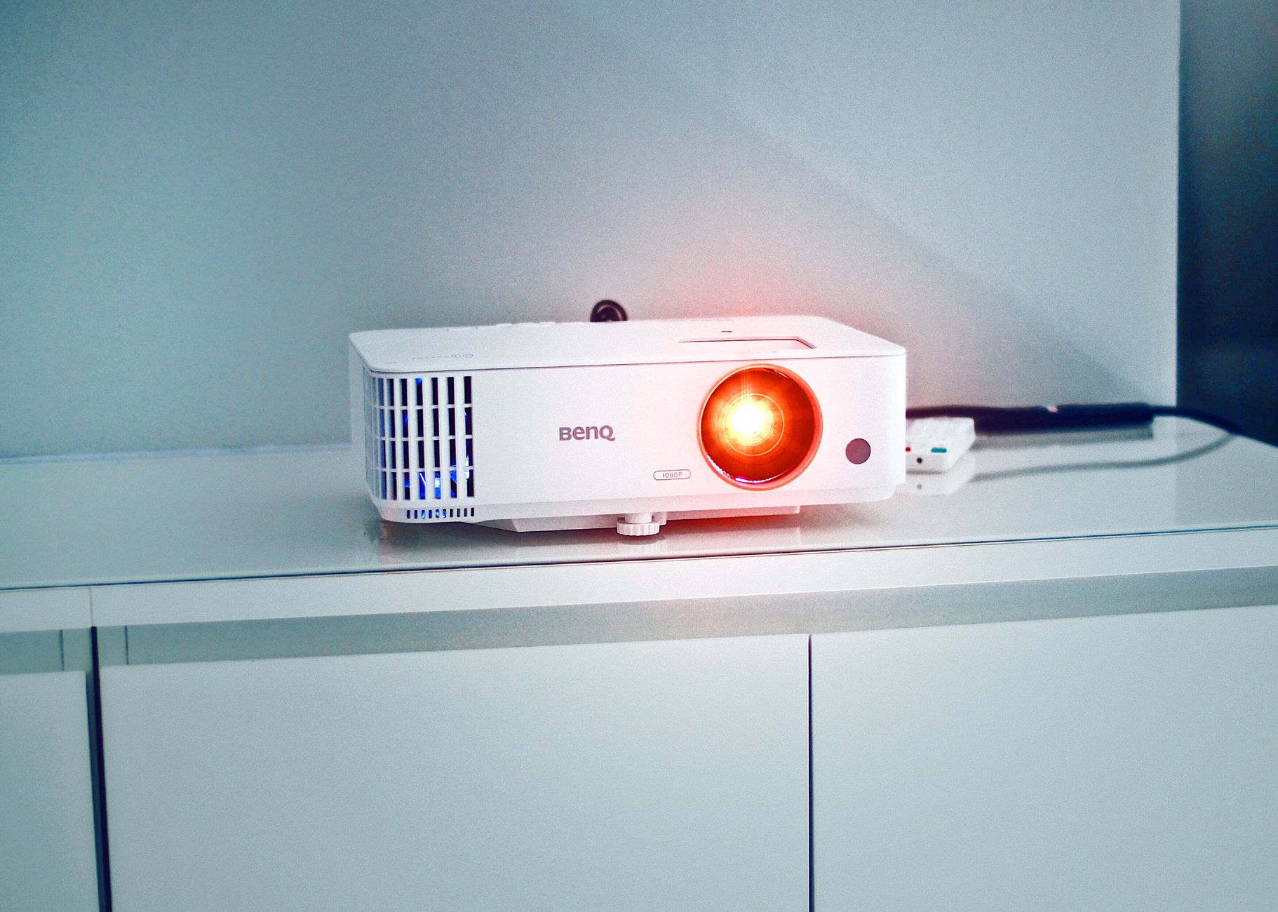 โปรเจคเตอร์ JMGO Iris Ultra Max 4K 120Hz สำหรับเกมเมอร์และผู้ชื่นชอบกีฬา