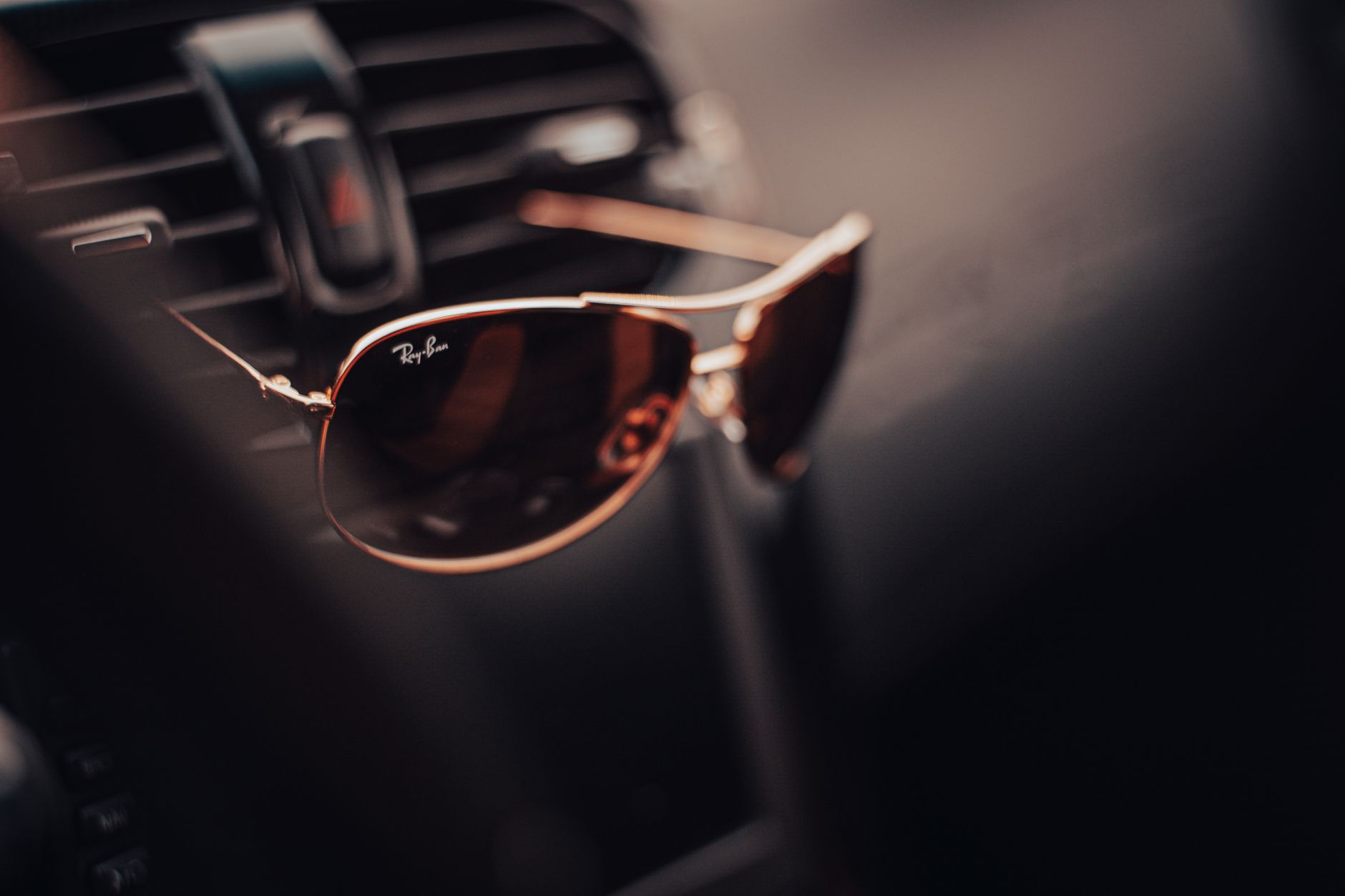 เปรียบเทียบ Ray-Ban Meta Gen 3 กับ Ray-Ban Meta Gen 2: แว่นตาอัจฉริยะจาก Meta