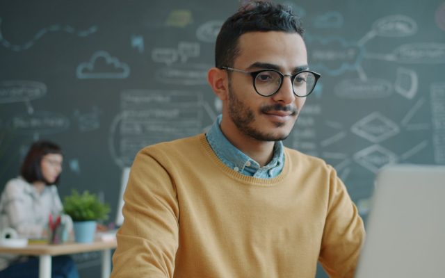 ปัญหาของแว่นตาอัจฉริยะในอินเดียและการลงทุนใน AI มูลค่าหลายล้านล้านดอลลาร์