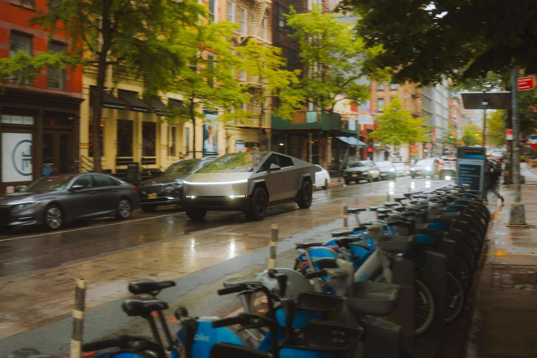 Tesla เปิดตัว Cybercab แต่กำลังถูกตรวจสอบมาตรฐานความปลอดภัย