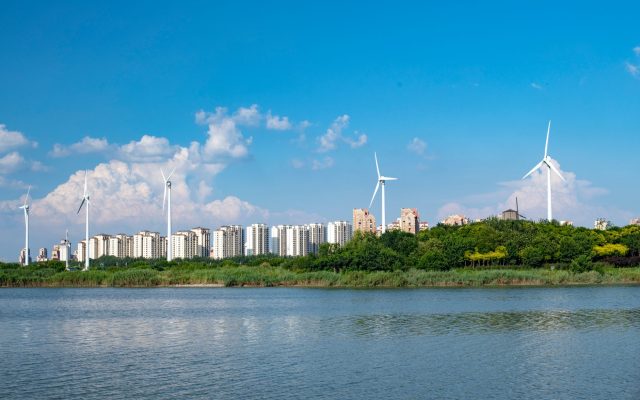 กังหันลมขนาด 1kW สามารถผลิตพลังงานให้บ้านคุณได้มากแค่ไหน?