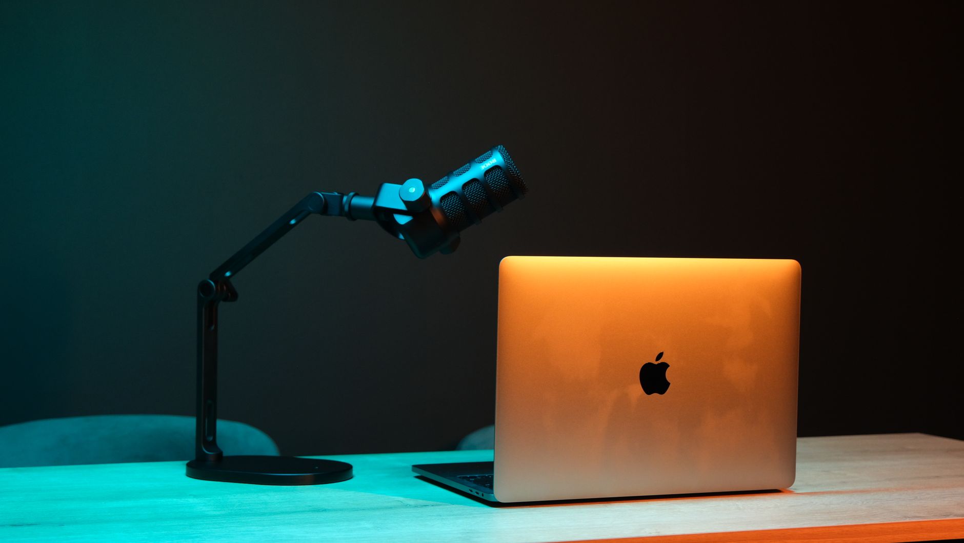 Apple เปิดเผยการจ้างทีมงานและอนุญาตเทคโนโลยีจากสตาร์ทอัพพอดแคสต์ส่วนบุคคล Huxe
