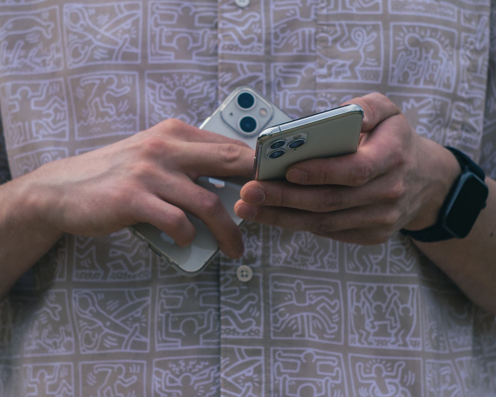 Apple เปิดตัว iPhone Duo สมาร์ทโฟนพับได้รุ่นแรก