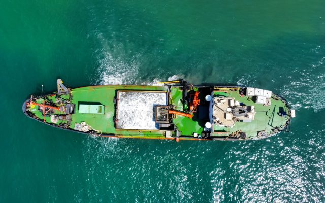 โดรนโจมตีเรือขนส่งใกล้ประเทศ NATO ทำให้เรือล่มและมีผู้สูญหาย