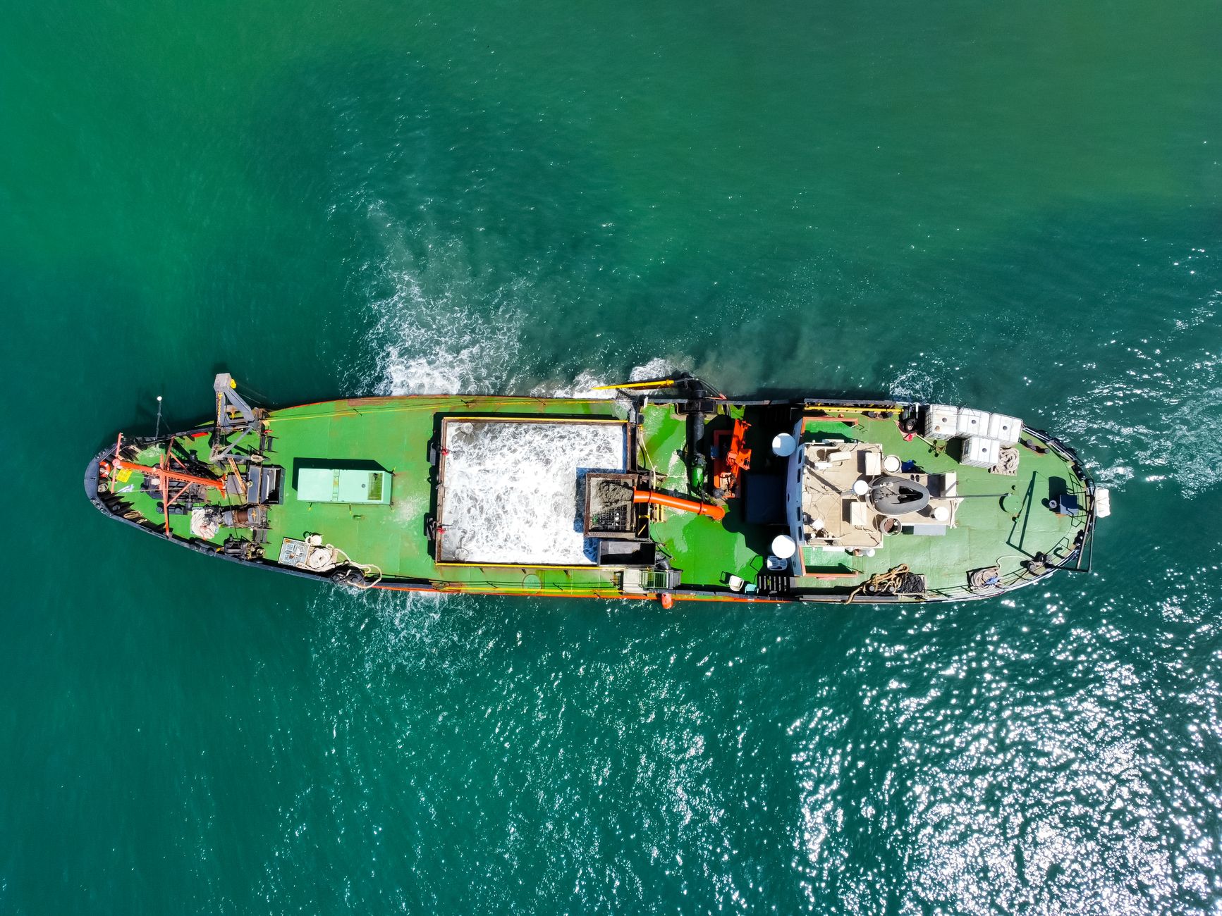 โดรนโจมตีเรือขนส่งใกล้ประเทศ NATO ทำให้เรือล่มและมีผู้สูญหาย