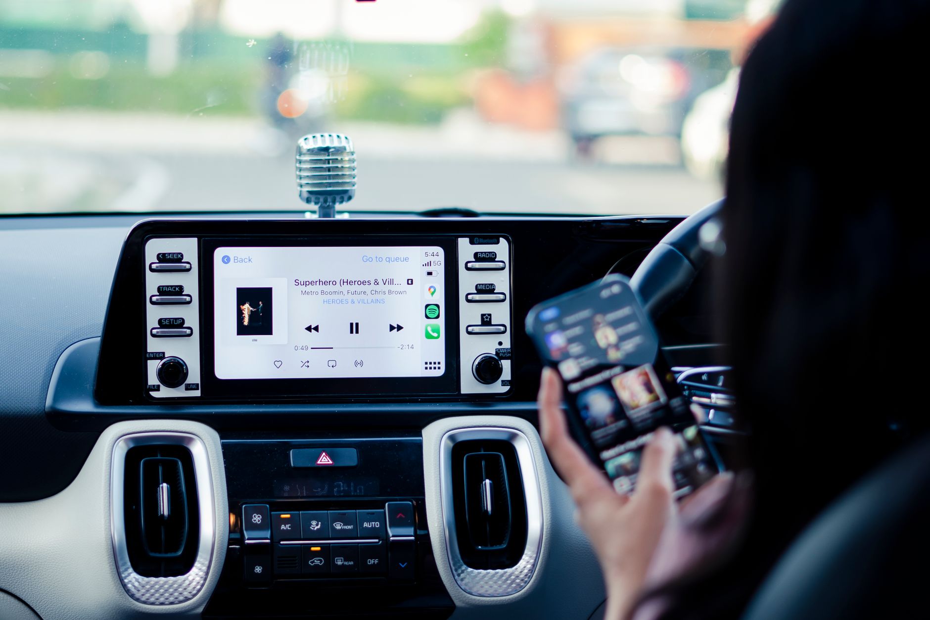 วิธีเปิดใช้งาน Live Activities บน iPhone และ CarPlay